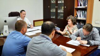 Ливневки, освещение и земельный вопрос: о чем говорили сочинцы с депутатом Тепляковым