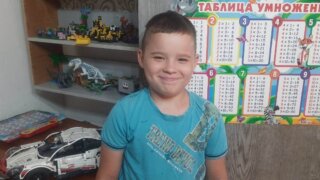 Помогите услышать мир: ребенку из Краснодара срочно нужны сверхмощные слуховые аппараты