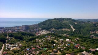 В Сочи объявили штормовое предупреждение и закрыли все пляжи