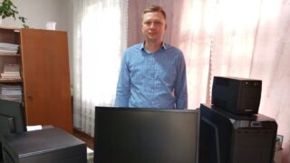 Депутат ЗСК передал администрации Новопетровского сельского поселения компьютерную технику