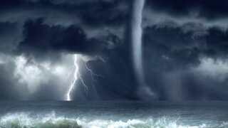 На Сочи надвигаются смерчи и ливни