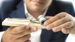 Трейдер-мошенник обманул своих знакомых в Сочи на 900 тысяч рублей