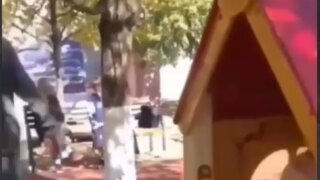 Полицейские в Краснодаре ищут мужчину, пристававшего к девочкам на детской площадке