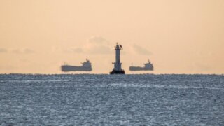 Корабли вновь парят над морем в Новороссийске