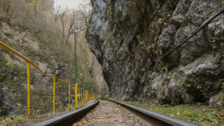 Узкоколейка Гуамского ущелья вошла в рейтинг самых живописных железных дорог России