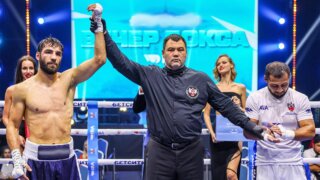 Экс-чемпион мира по боксу Бутаев в Сочи одержал победу  над олимпийским чемпионом из Узбекистана