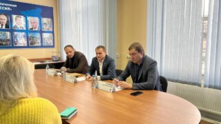 Депутат ЗСК Антон Аверьянов с коллегами по депутатскому корпусу выслушал просьбы  граждан
