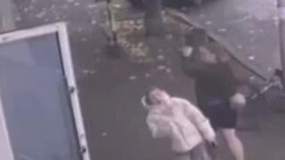 Что творится в Краснодаре: агрессивная женщина ударила девочку, а мужчина пинал мальчика
