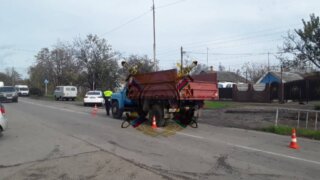 Ребенка, бегущего к отцу в Тимашевске, сбил грузовик