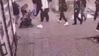 Две самокатчицы в Краснодаре сбили детскую коляску с ребенком