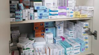 В Сочи полицейские прикрыли аптеку, где продавали сильнодействующие препараты без рецептов