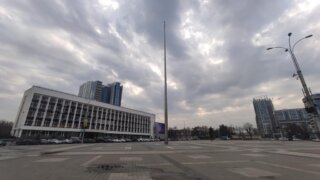 Крышу, которую снесло ветром на одной из краснодарских многоэтажек, восстановили раньше срока