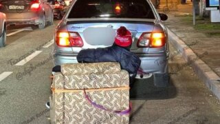 Водитель в Краснодаре прокатил девушку в кресле, привязав к машине (ВИДЕО)