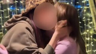 Девушки в Краснодаре заплатят штраф за поцелуи в общественном месте ради хайпа (ВИДЕО)