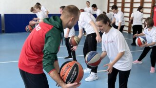 В Краснодаре стартовала серия инклюзивных уроков по баскетболу с участием БК «Локомотив-Кубань»