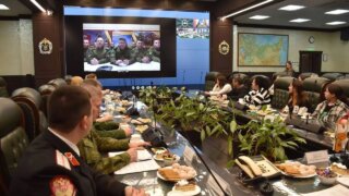 В Краснодаре жены и дети общались с бойцами СВО в режиме телемоста (ФОТО)