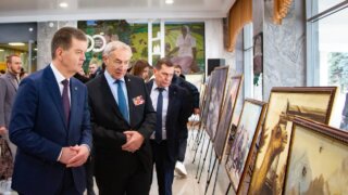 Депутат ЗСК Трубилин посетил патриотическую выставку, открывшуюся в кубанском вузе