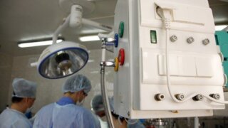 На Кубани онкологи удалили почку мужчине, которая была поражена огромной опухолью