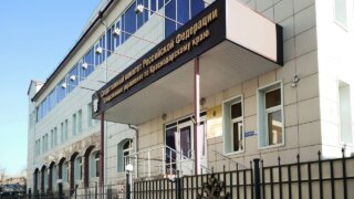 Женщину, найденную раненной в лифте многоэтажки Новороссийска, пытался убить её знакомый