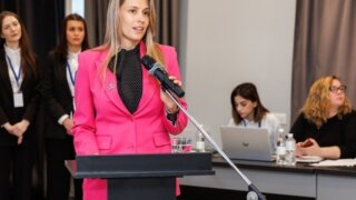 Депутат Невзорова на форуме в Сочи презентовала семейный МФЦ