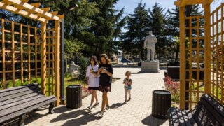 Депутат ЗСК Анна Невзорова посодействовала обновлению сквера в Сочи
