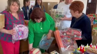 Малышам Херсонской области передали подарки из Краснодара