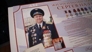 В школе Краснодара открыли Парту Героя в честь легендарного летчика Палагина
