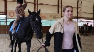 Депутат ЗСК Анна Невзорова содействовала в проведении спортивного праздника в АНО «Иппоцентр Маргарита» в Сочи