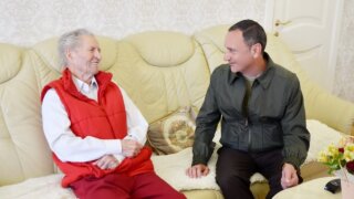 Кубанский парламентарий Виктор Тепляков поздравил фронтовиков с Днём Победы