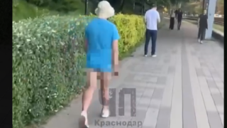 В Краснодаре полицейские задержали мужчину, гулявшего по городу голым