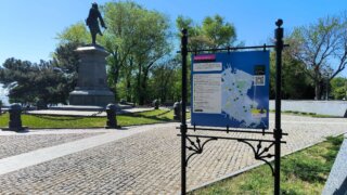 Персональная экскурсия в наушниках: на улицах Таганрога появились знаки навигации с аудиогидом