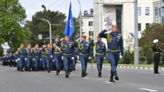 В Новороссийске с крейсера «Михаил Кутузов» произвели выстрел в честь Дня Победы (ВИДЕО)