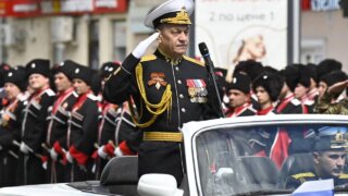 Единственный на Кубани Парад Победы прошел по улицам Новороссийска