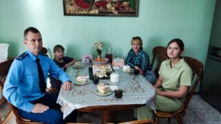 Прокурор Мостовского района Гаврилов исполнил мечту детей погибшего военнослужащего