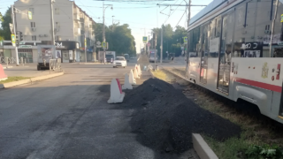Движение транспорта запустили по улице Московской в Краснодаре после провала грунта