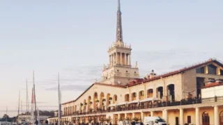 В Сочи до конца года проведут реновацию здания Морпорта