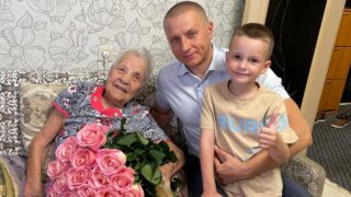 Депутат гордумы Анашкин поздравил ветерана Марию Губину с 102-летием