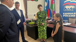 Депутат ЗСК Татьяна Очкаласова поздравила талантливых детей с Днем России