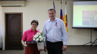 Депутат ЗСК Станислав Гринев поздравил социальных работников