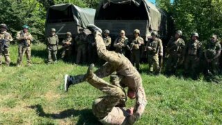 Для кубанских бойцов в зоне СВО провели мастер-класс по боевому самбо и рукопашному бою