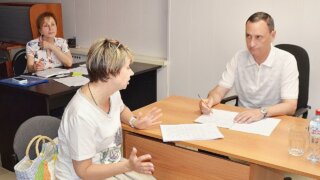 От ремонта спортплощадок до освещения: депутат ЗСК Тепляков провел прием жителей Сочи