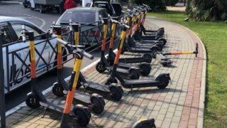 В Сочи возбудили административные дела за нарушения при размещении пунктов проката электросамокатов  