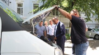 Кубанские парламентарии направили в зону СВО гуманитарный груз и автомобиль скорой помощи