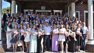 Депутат ЗСК Денис Выпринцев поздравил выпускников Славянского района