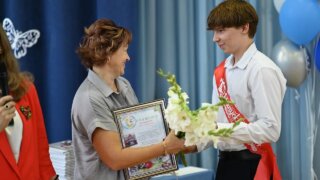 Евгений Наумов и Вера Галушко поздравили выпускников Краснодара с окончанием школы