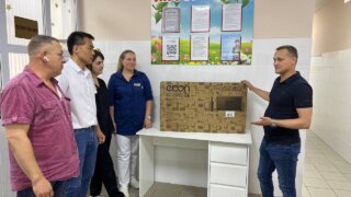 Депутат ЗСК подарил медучреждению Краснодара телевизор