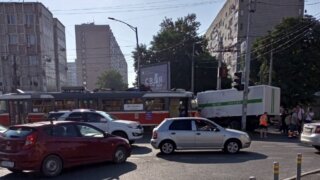 Столкновение автозака с трамваем в Краснодаре попало на видео