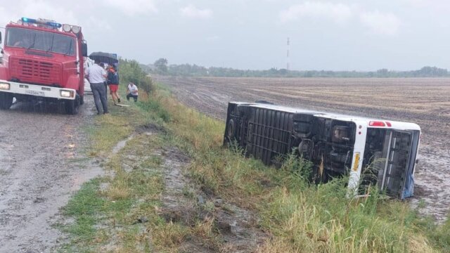 В ДТП с пассажирским автобусом на Кубани пострадали 15 человек