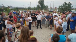 Жители двух улиц Краснодара пожаловались депутату гордумы на состояние дорог