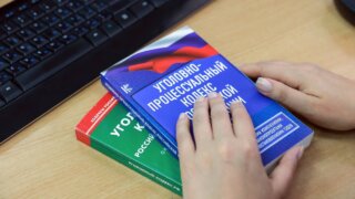Житель Ейска проведет в колонии 14 лет за издевательства над дочерью
